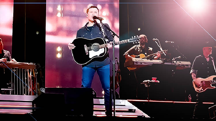 Scotty McCreery Dramatically Stops Concert To Defend Fan